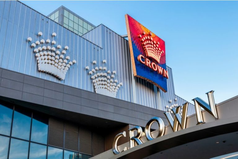 L'État australien franchit une «étape sans précédent» alors que Crown Melbourne conserve sa licence de casino