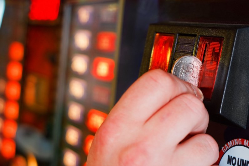 class-action-lawsuit-alleges-mgm-is-‘robbing’-the-change-of-gamblers